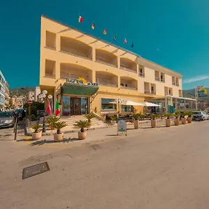 Riva Del Sole צ'פאלו